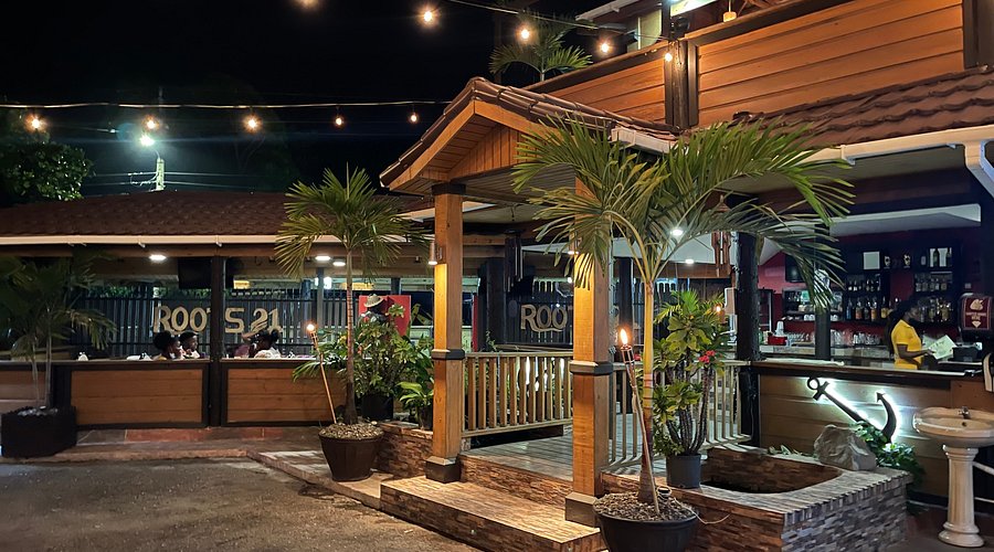 roots-21-bar-kitchen